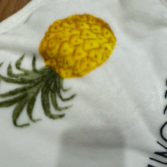 Pineapple Rae Dunn throw - Picture 3 of 3